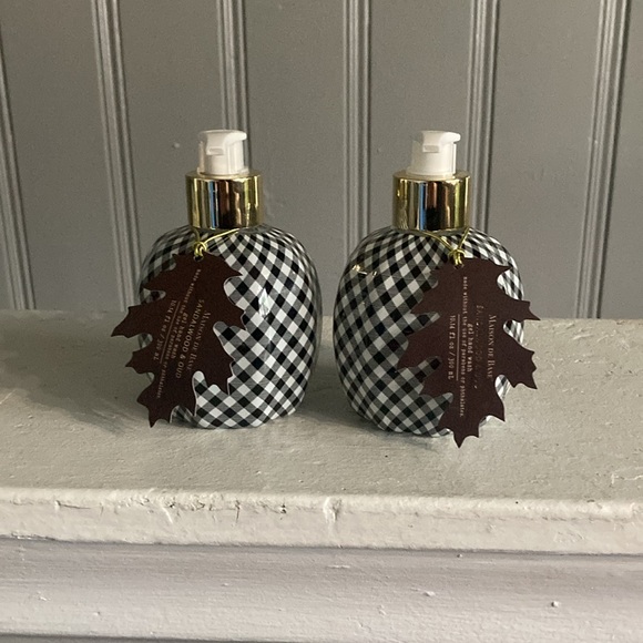 NWT 2- Maison De Base- Buffalo Check Pumpkin Sandalwood & OUD Scented Hand Soaps - Picture 17 of 17